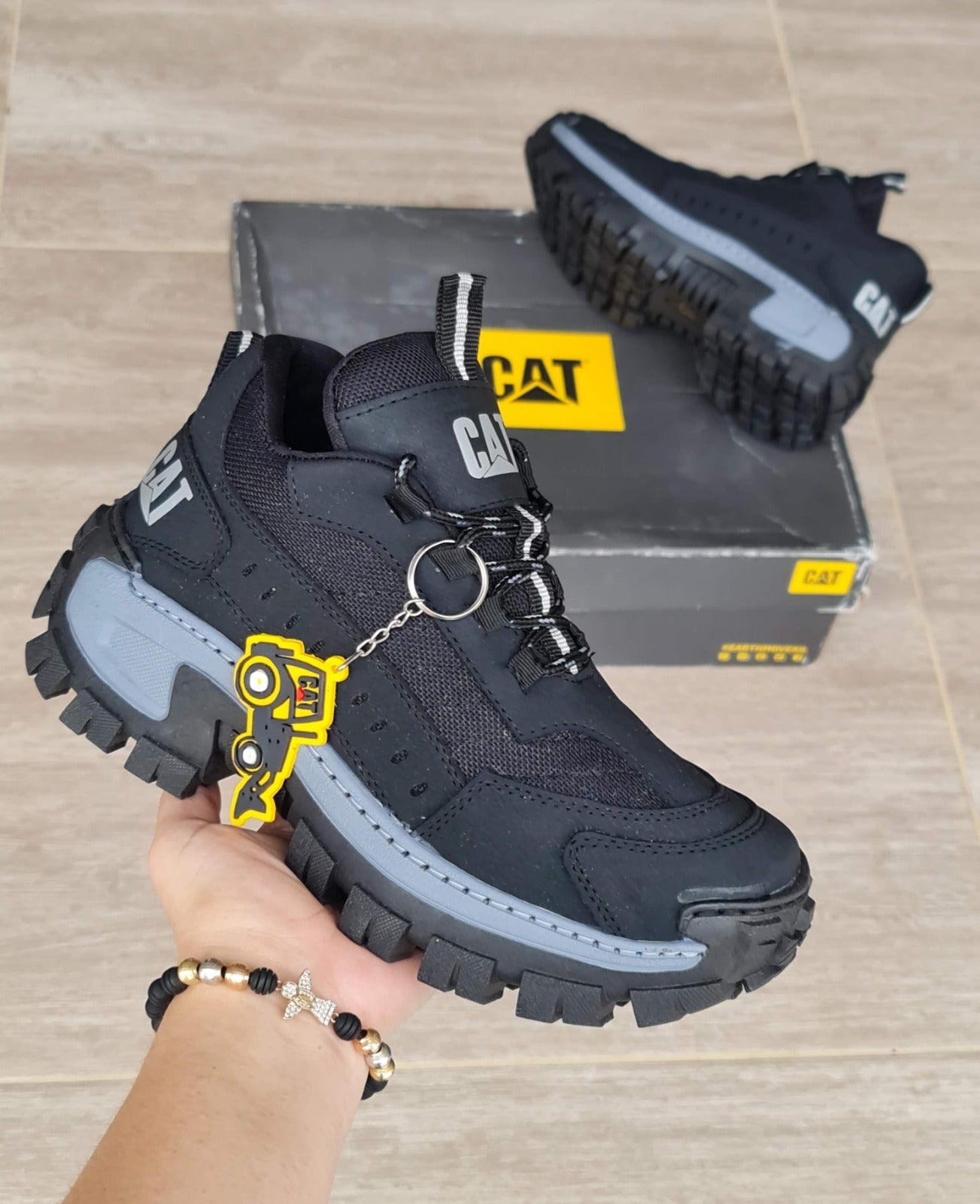 BOTIN CAT COSIDO + 3 PARES DE MEDIAS