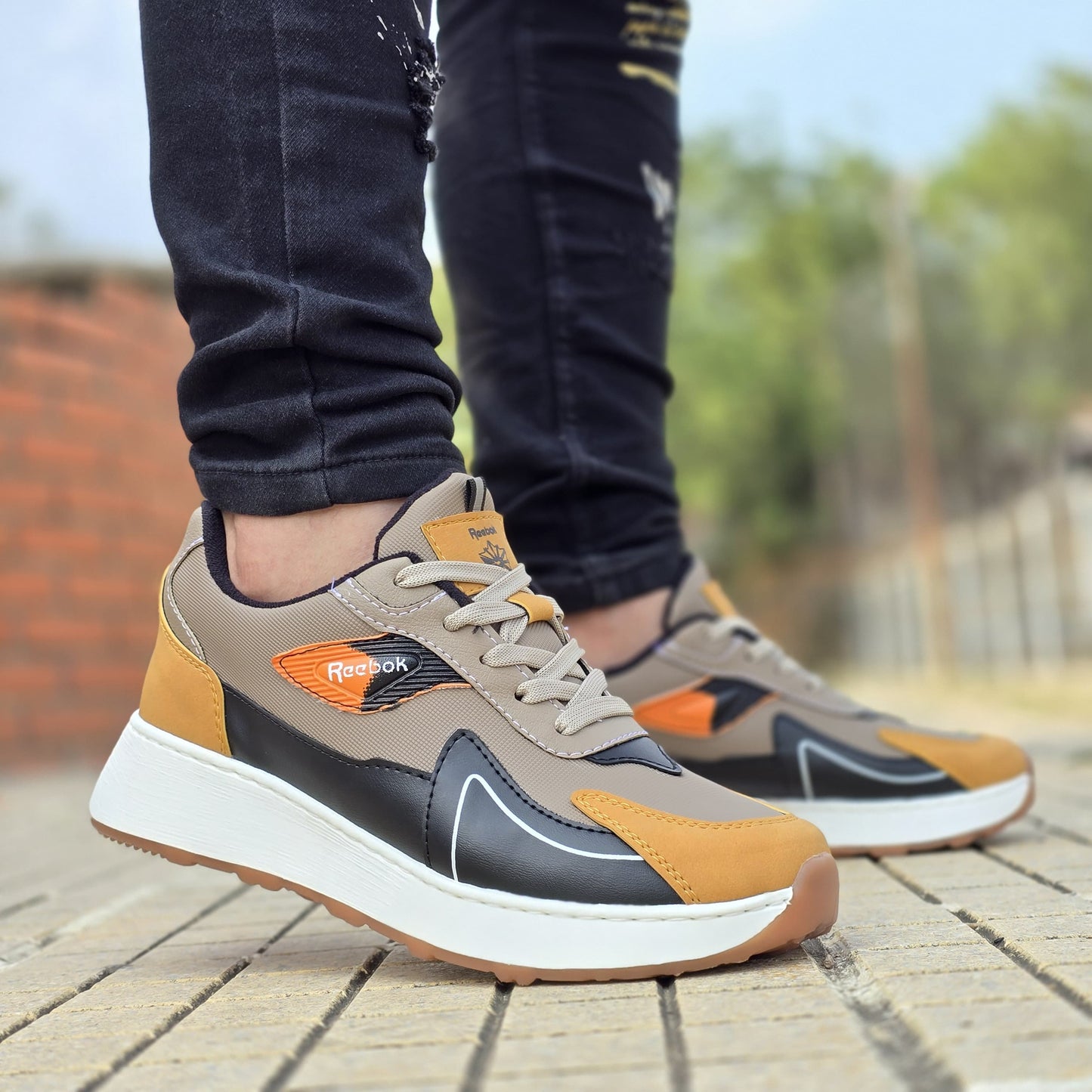 REEBOOK ULTRA + MEDIAS