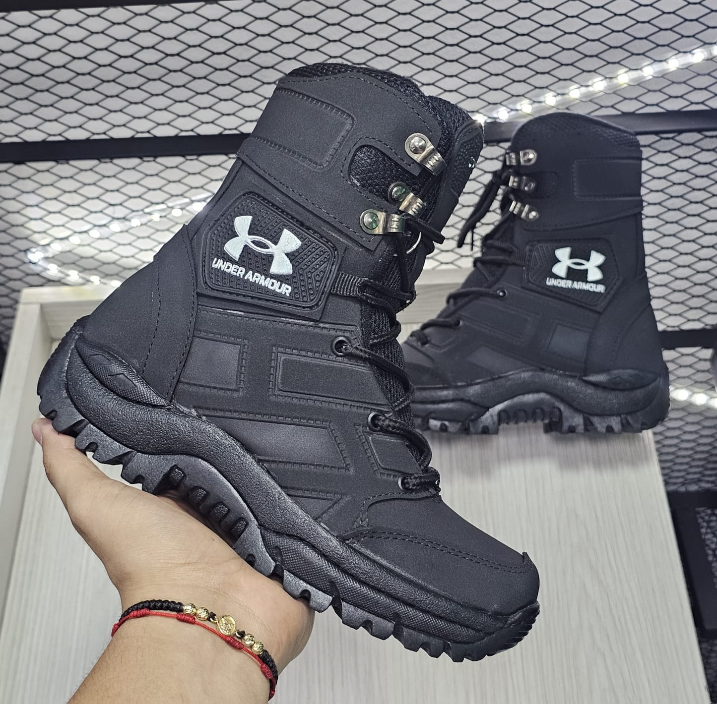 BOTA UNDER ULTRA RESISTENTE