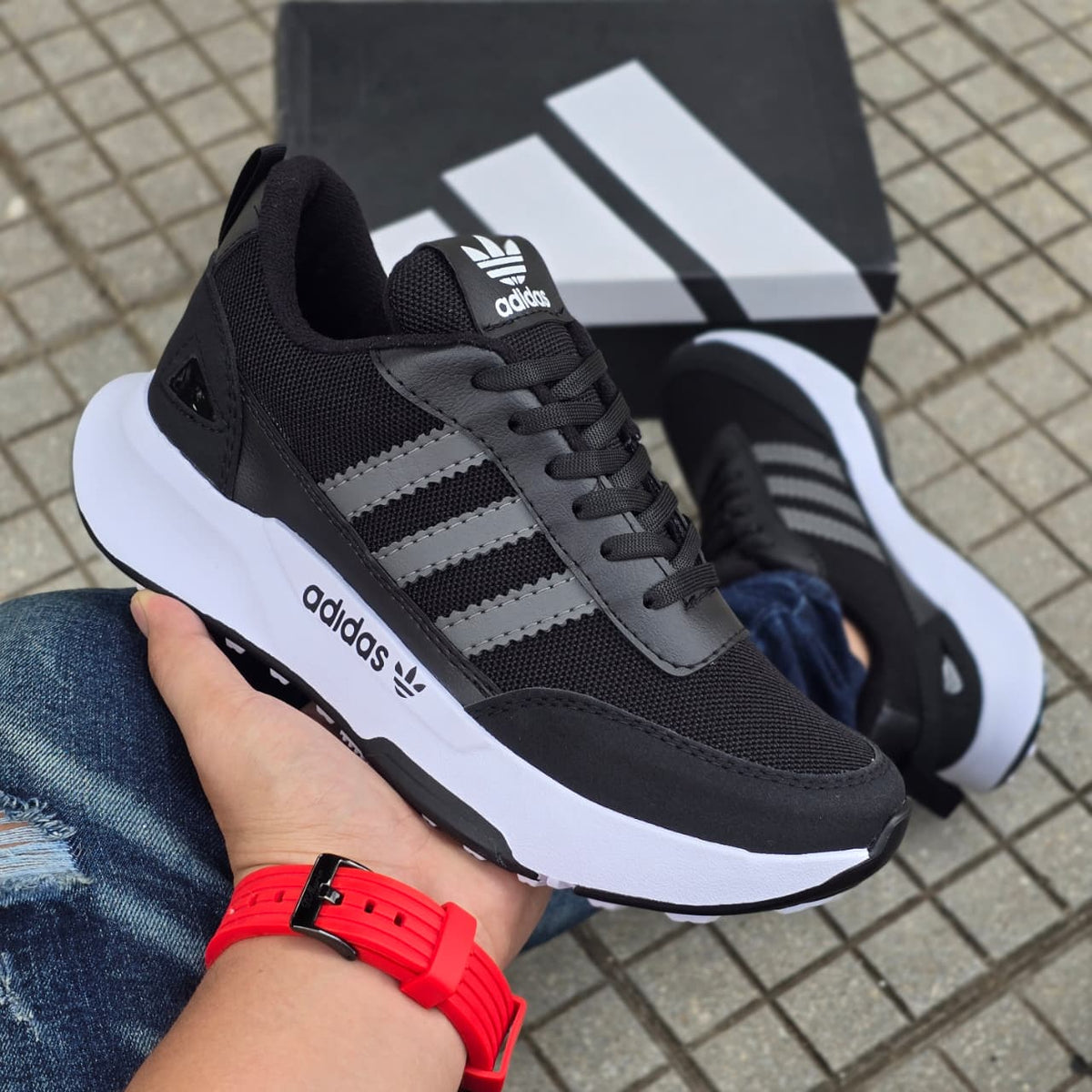 Adi Hipperbost + MEDIAS GRATIS
