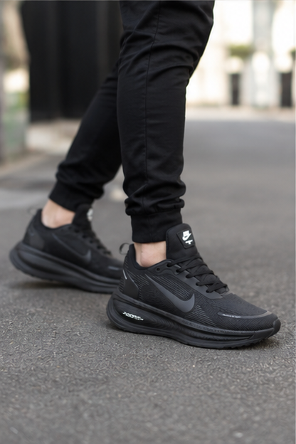 NIKE VOMERO + MEDIAS GRATIS