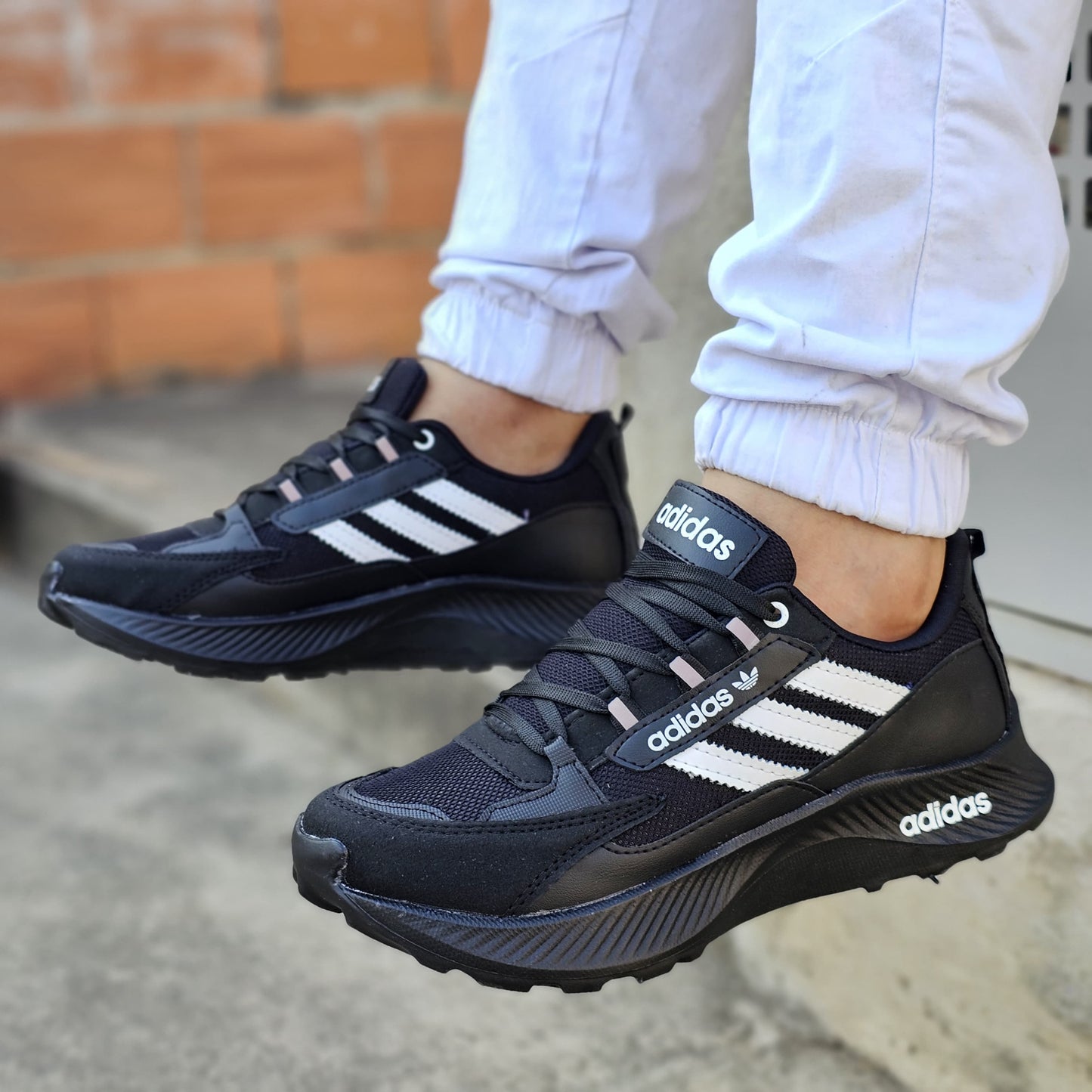 ADIDAS DURAMO + MEDIAS