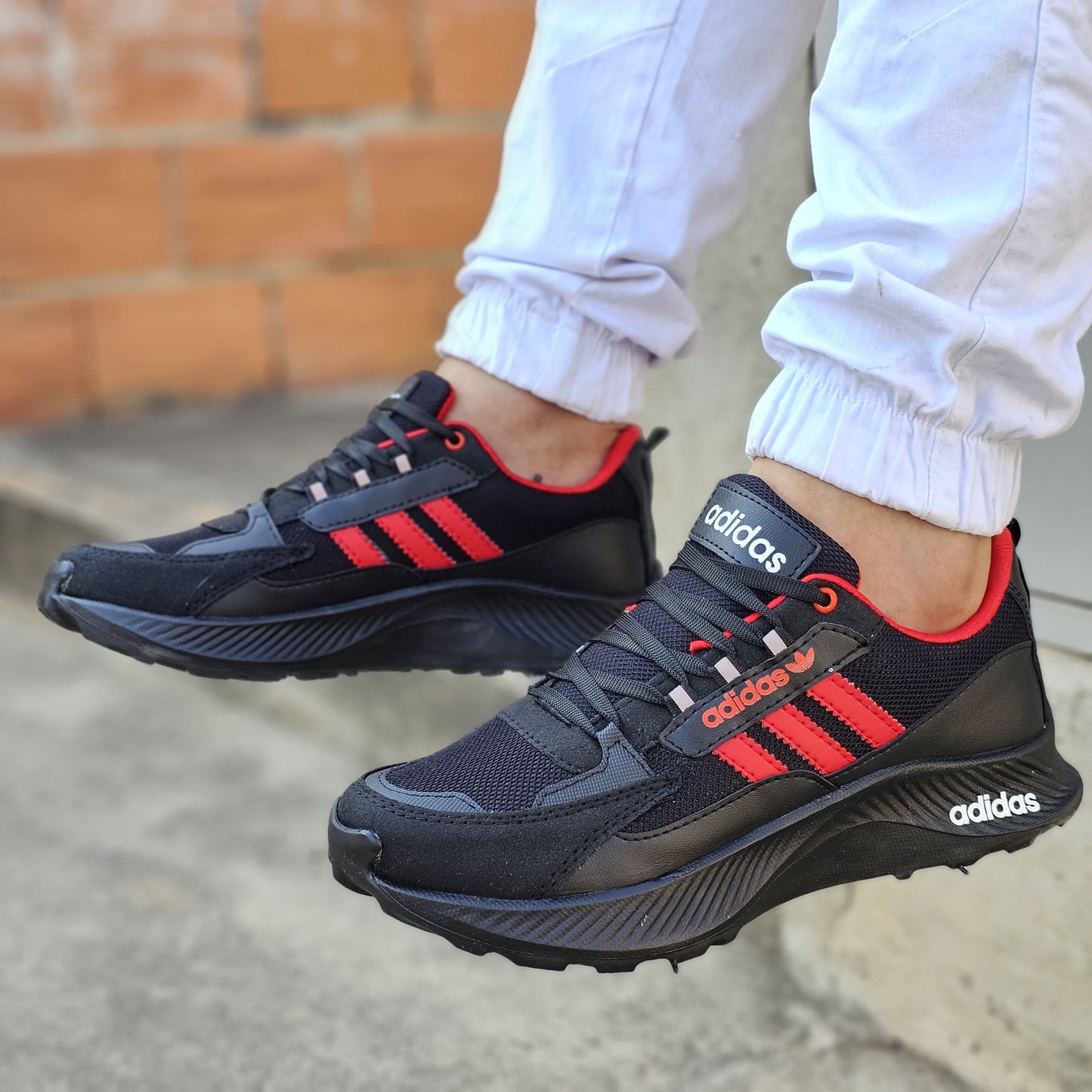 ADIDAS DURAMO + MEDIAS