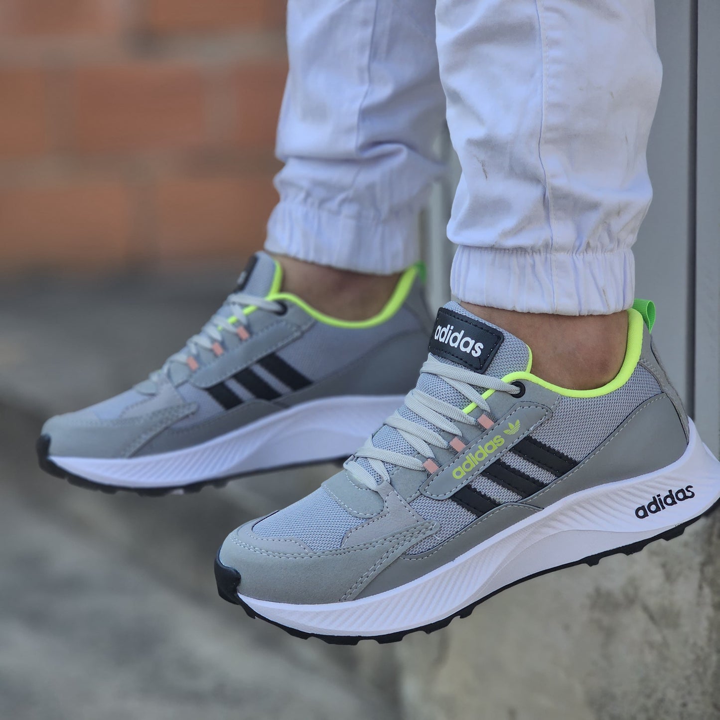 ADIDAS DURAMO + MEDIAS