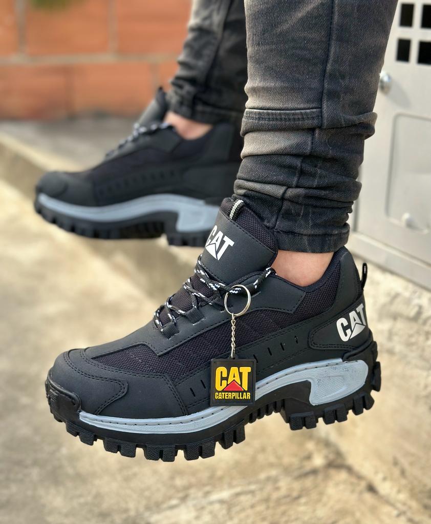 BOTIN CAT COSIDO + 3 PARES DE MEDIAS