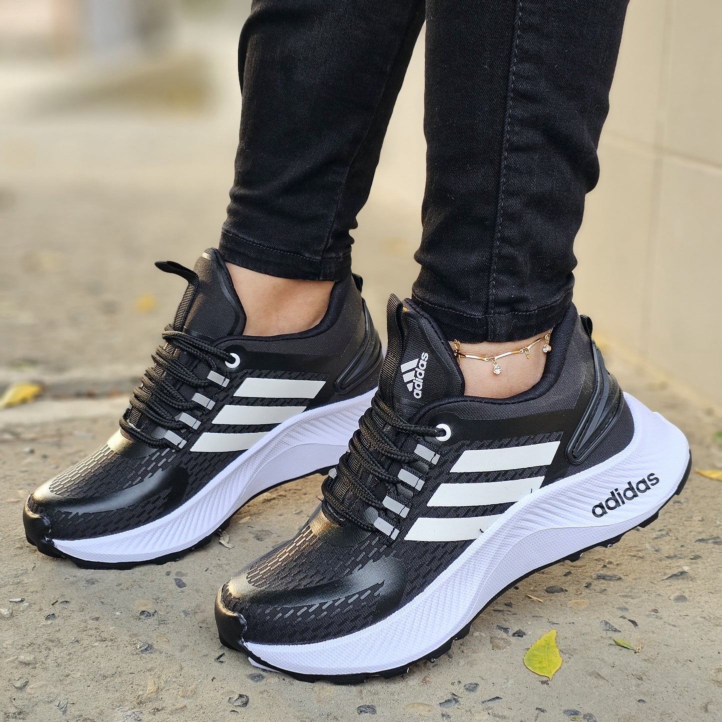 ADIDAS RUNNIING + MEDIAS BLANCO Y NEGRO